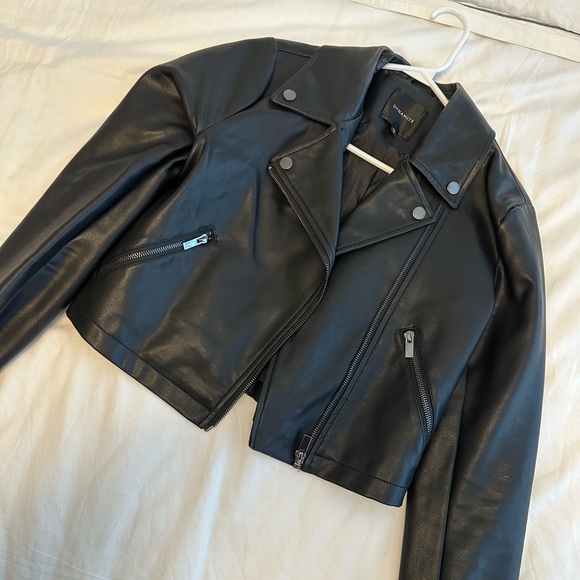 DYNAMITE Cropped Faux Leather Jacket - Picture 3 of 4